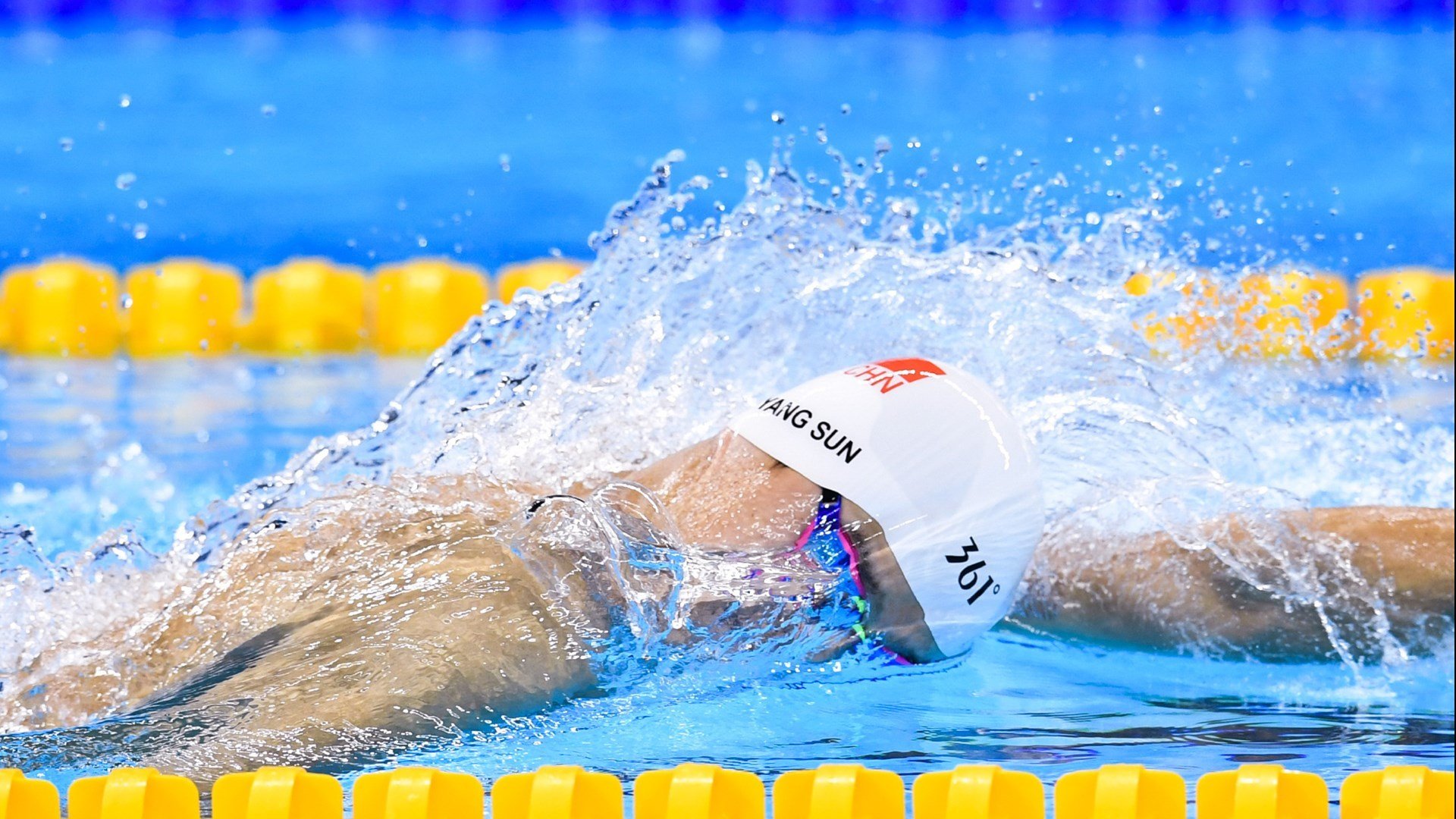 尼克斯主场每场为一位社区英雄致敬，激励城市正能量，尼克斯球队主场