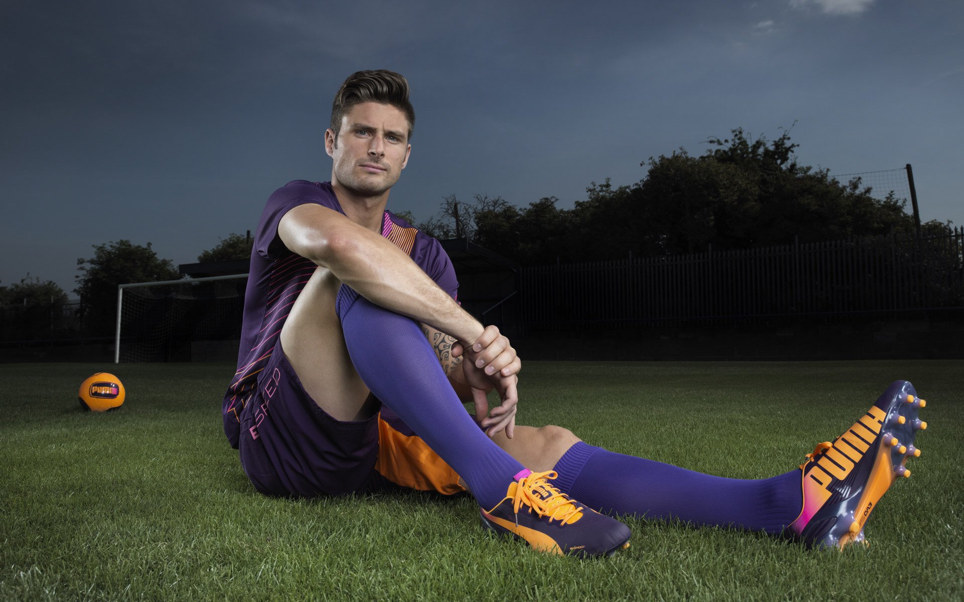 皇马持续领跑西甲，巴萨紧随其后，冠军争夺白热化，皇马完胜巴萨