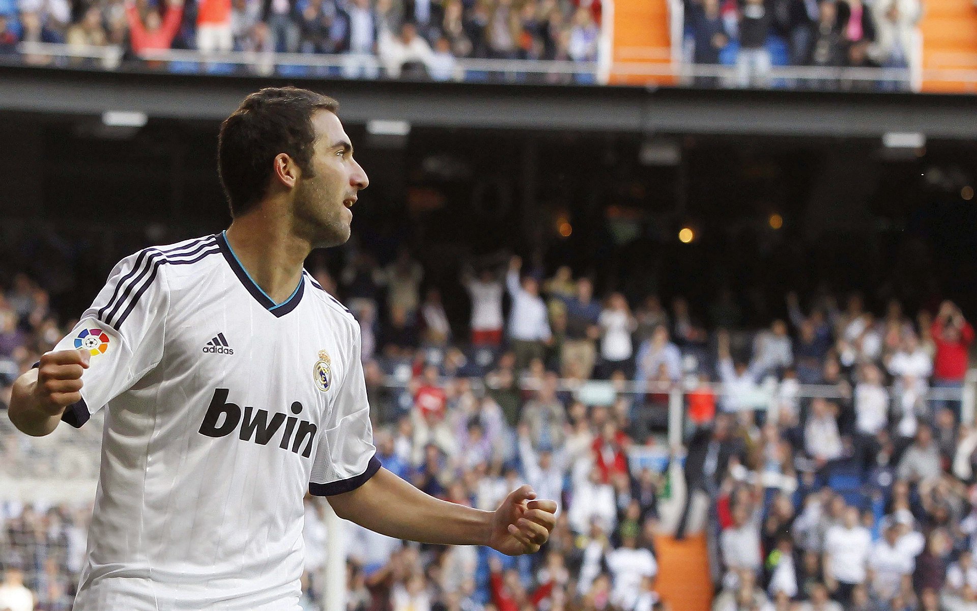 萨拉赫本赛季英超进球数破30,助攻榜领跑,萨拉赫英超mvp