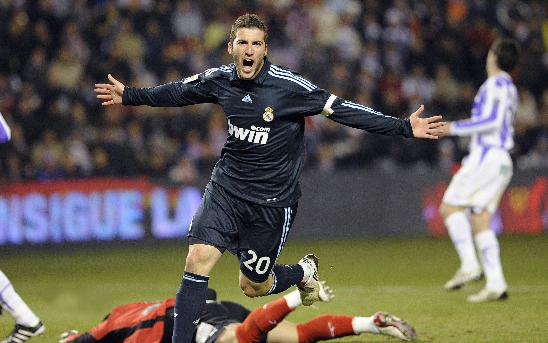 赛季最震撼的惊险超车一览，惊险超车游戏